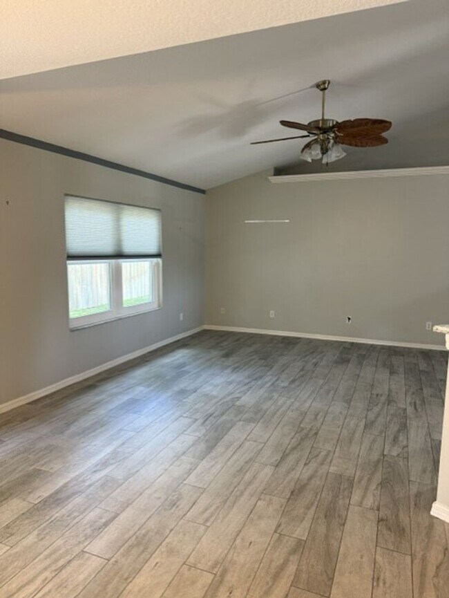 Foto del edificio - Well maintained home in Silver Oaks! Great location!
