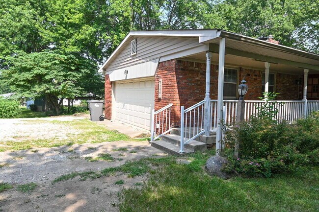 Building Photo - Charming 3-Bedroom Retreat with 2 Full Baths on South Meridian Street – 1516 Sq Ft of Comfort in ...