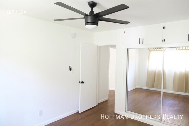 Building Photo - 3005 Normandie Ave