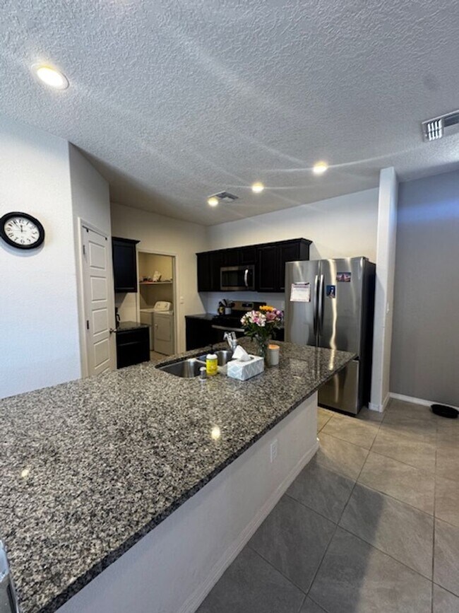 Foto del edificio - Newer 3 Bed / 2 Bath Home (Built 2024) in Los Lunas