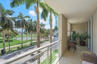 Building Photo - 2000 N Bayshore Dr
