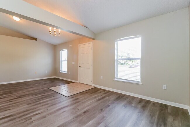 Foto del edificio - 3830 Sleepy Hill Oaks Loop