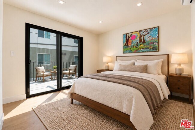 Foto del edificio - 1070 Masselin Ave