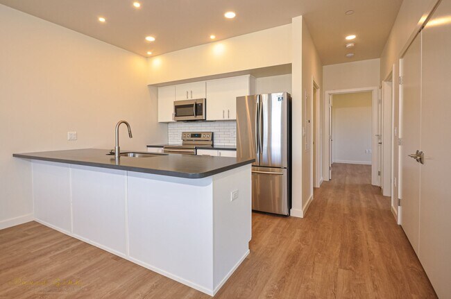 Foto del edificio - Pool-View Ground Floor Flat - Available Mid May