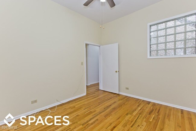 Building Photo - 2 br, 1 bath  - 1509 W Fullerton Ave 2F