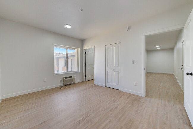 Building Photo - One Month Free Rent!