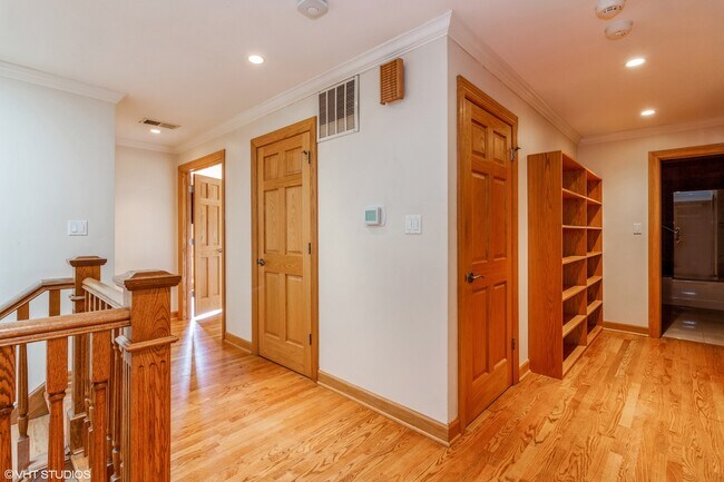 Building Photo - 255 Boardwalk Pl