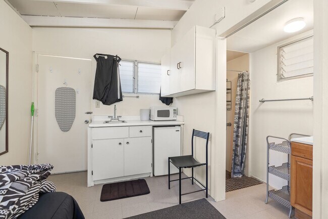 Building Photo - 3229 Ahinahina Pl