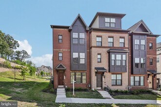 Building Photo - 7355 Mountaineer Dr