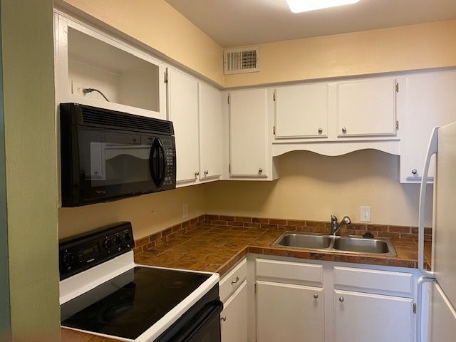 Kitchen - 601 Boyd Mill Ave