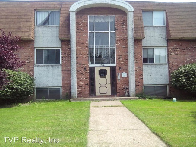 Building Photo - 960 E Erie Ave