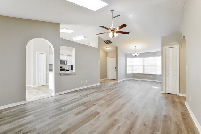 Building Photo - 2850 Surf Dr