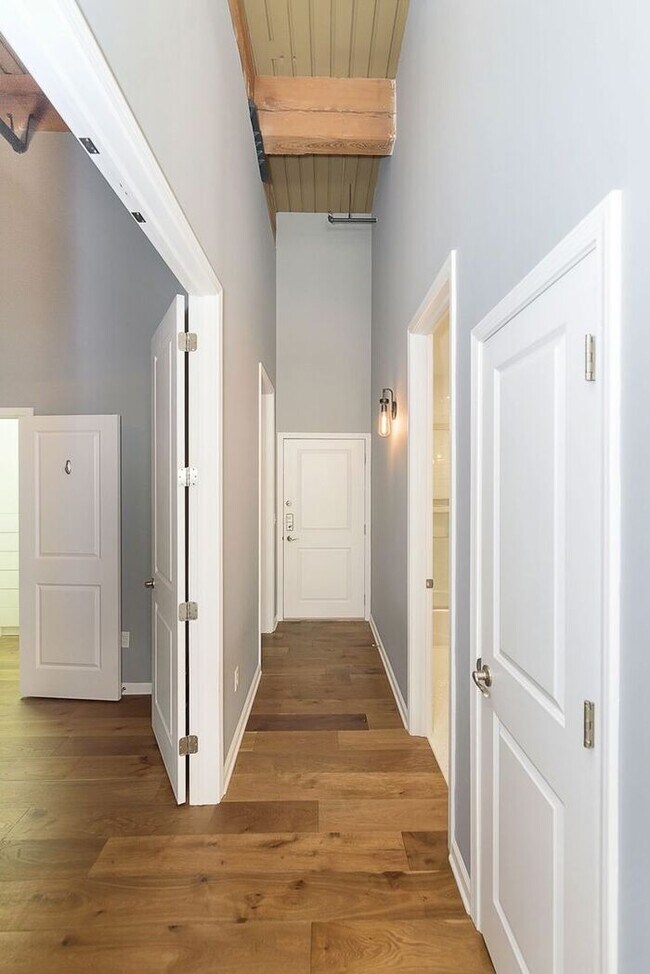 Building Photo - Gorgeous Remodeled Urban Loft Condo Steps ...