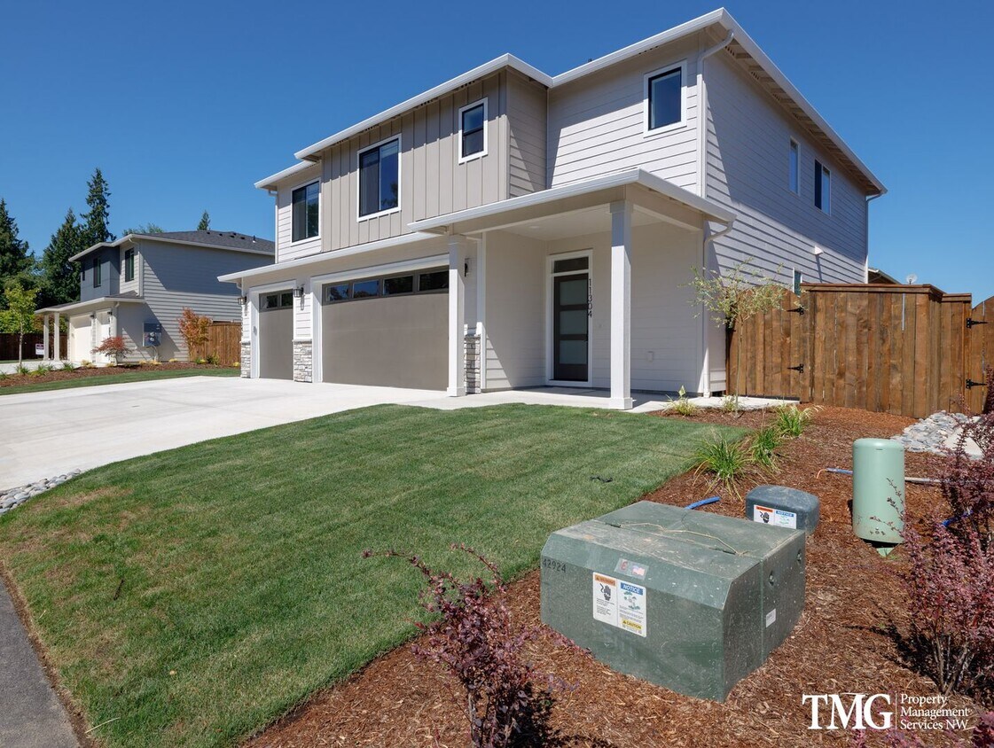 Foto principal - High End 4 Bed 2.5 Bath Home in Desirable ...