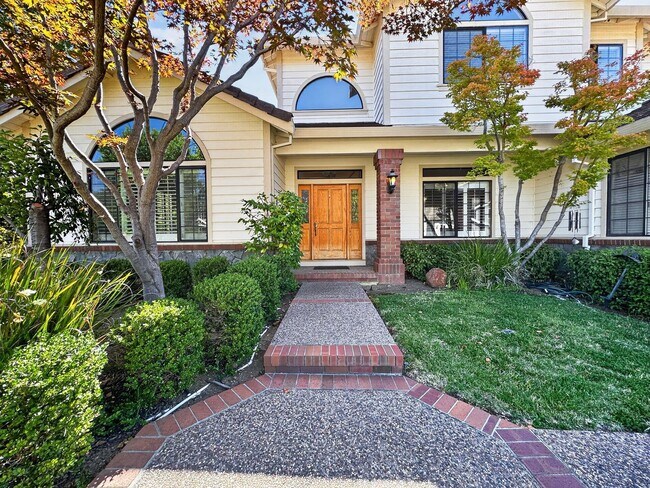 Foto del edificio - Spectacular 3 Bedroom PLUS Office Located in the Desired Rancho Paraiso Walnut Creek Neighborhood!