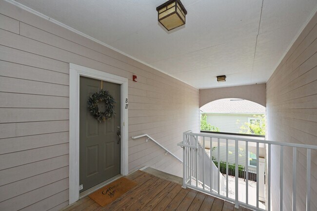 Foto del edificio - **SOPHISTICATED URBAN RETREAT IN THE HEART OF LENOX VILLAGE**