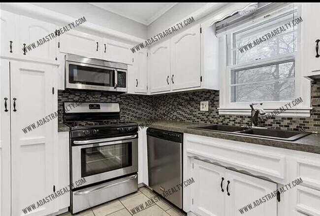 Building Photo - Beautiful 3 Bed/3 BATH in Overland Park-Av...