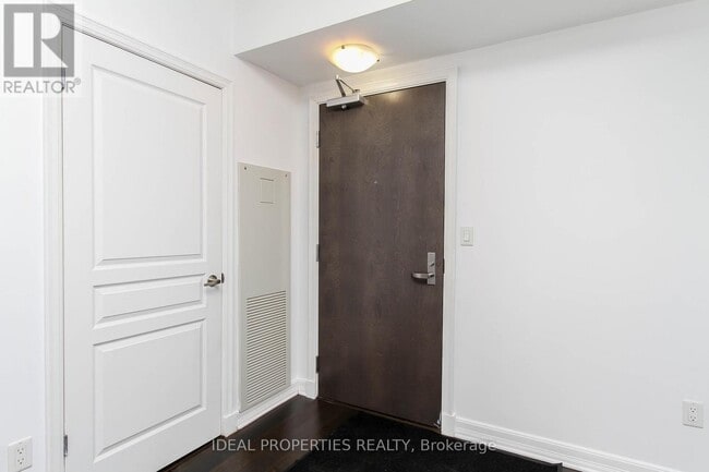 Building Photo - 238-1238 Besserer St