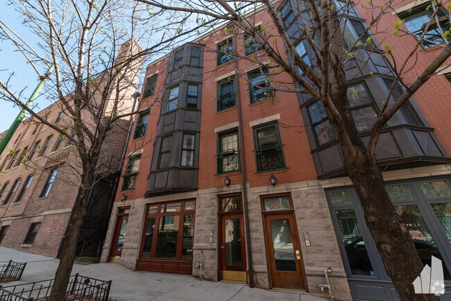 Building Photo - 811 W Superior St