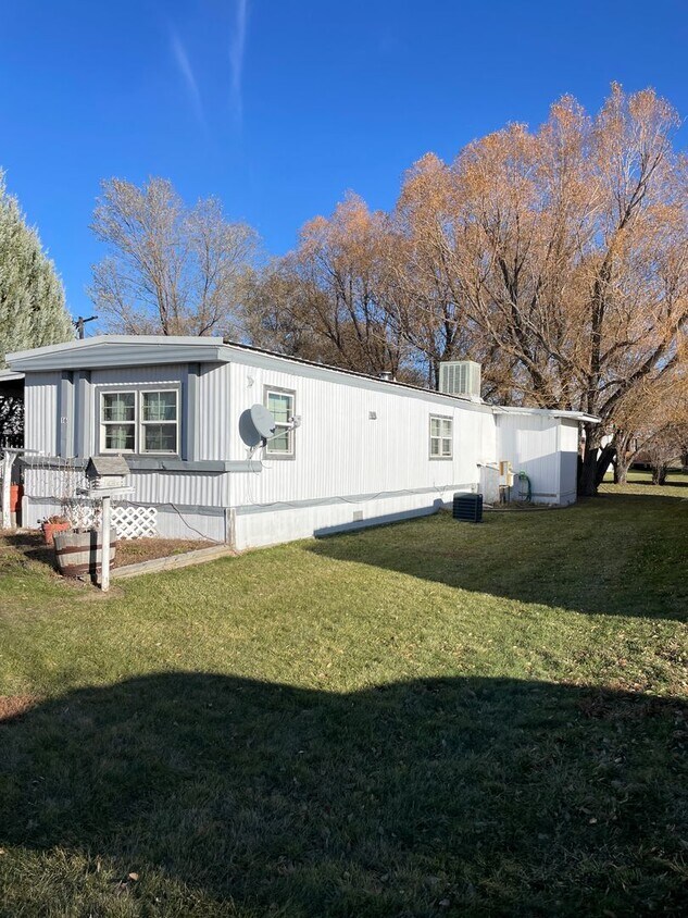 Foto principal - Comfortable 2+ Bedroom Mobile Home with Extra Storage and Enclosed Entries