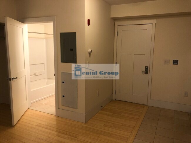 Building Photo - 400 Pleasant St