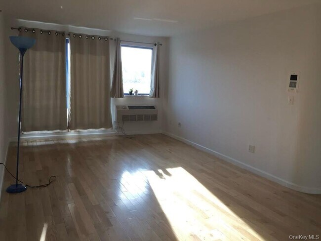 Foto del edificio - 30-80-80 21st St