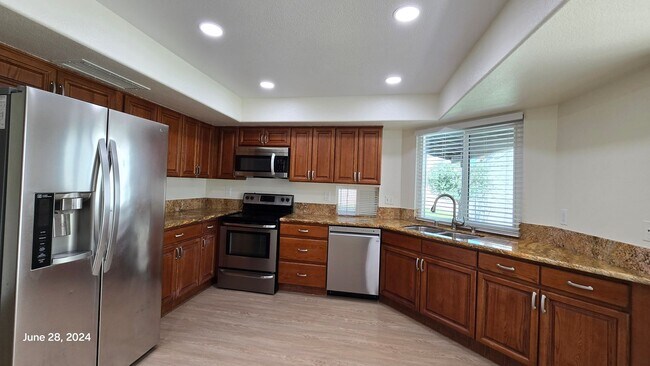 Foto del edificio - Stunning 3bed/2bath home nestled in a grea...