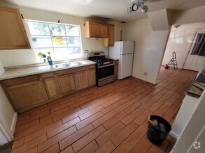 Building Photo - 455 W Thurber Rd