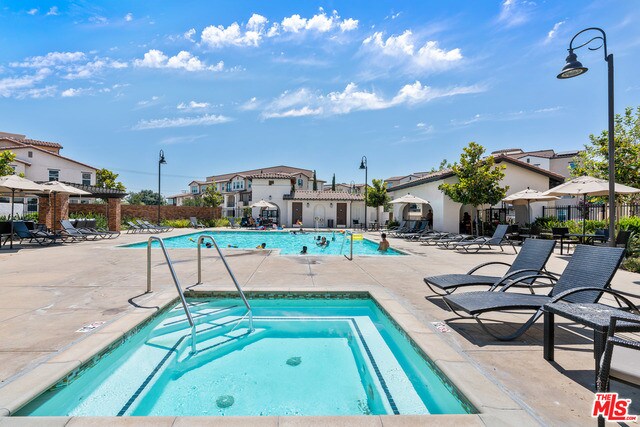 Building Photo - 543 W Foothill Blvd