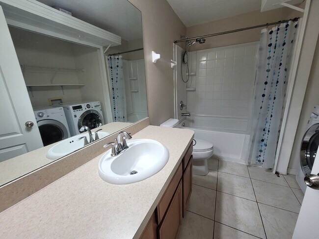 Building Photo - 2 Bedroom 2.5 Bath Condo in Cobblestone