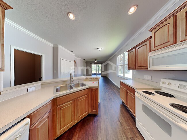 Building Photo - 1560 Mountclair Court