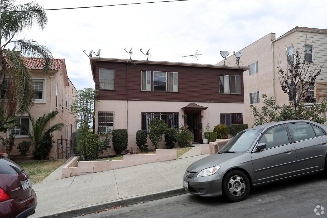 Primary Photo - 325 N Mariposa Ave