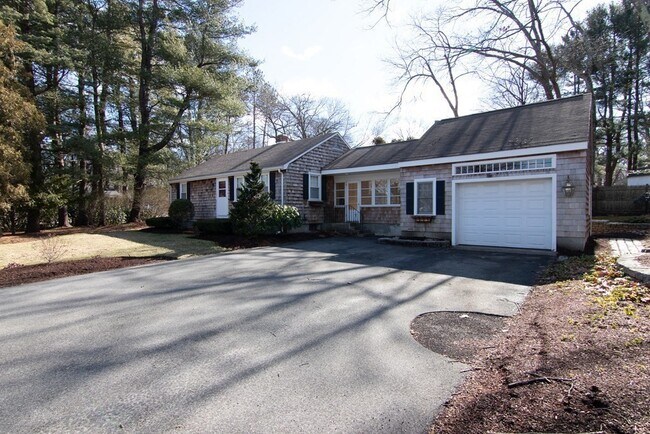 Foto del edificio - 98 Hillcrest Dr