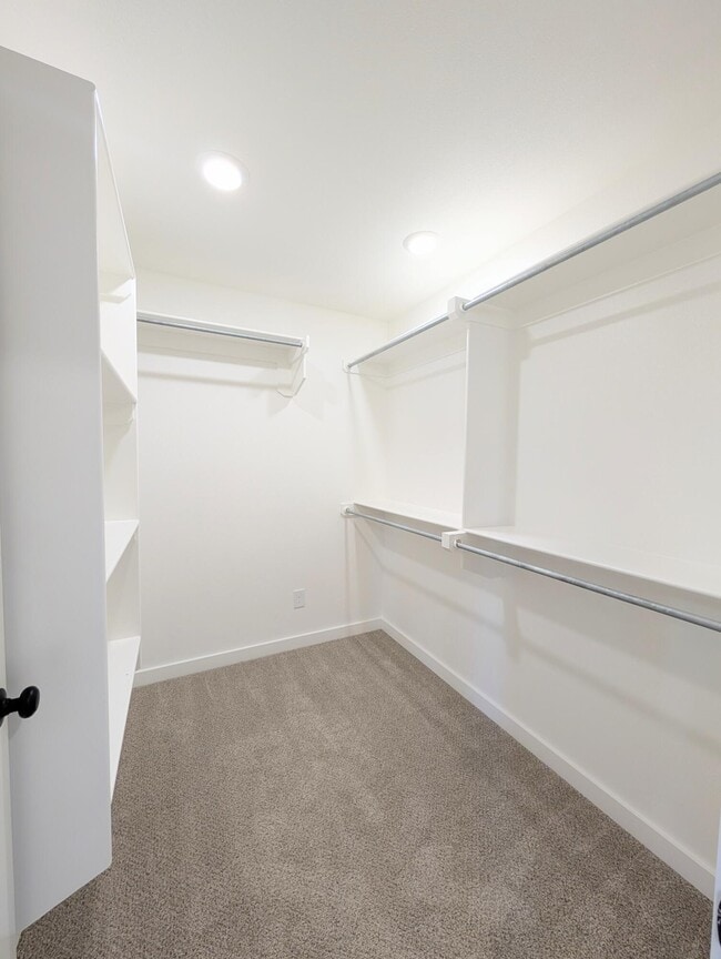 Building Photo - 3220 Cottonwood Ave