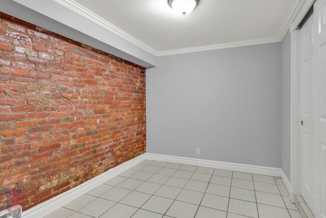 Building Photo - 416 E 13th St