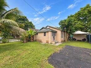 Building Photo - 7560 NE Miami Ct