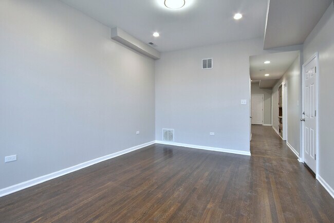 Building Photo - 4105 W 21st Pl