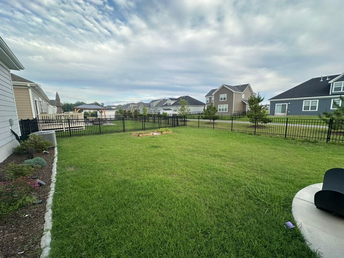Foto del edificio - 4 Bed 3 Bath Single Family Home