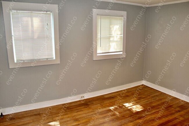 Building Photo - 1318 E Woodruff Ave