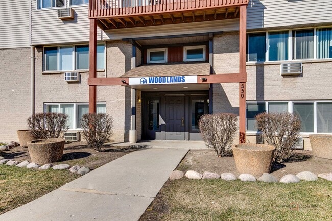 Foto del edificio - Woodlands Apartment Homes