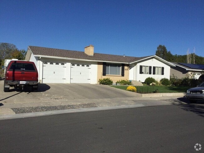 Building Photo - 7646 S 2920 W