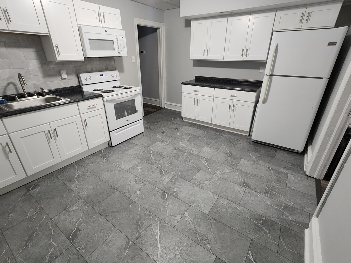 Kitchen - 109 S Easton Rd