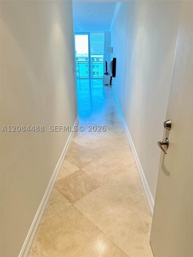 Foto del edificio - 3000 S Ocean Dr