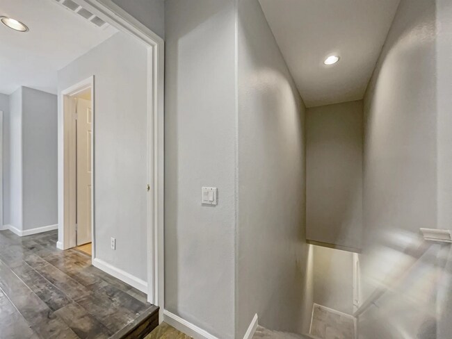 Building Photo - 12061 Tivoli Park Row