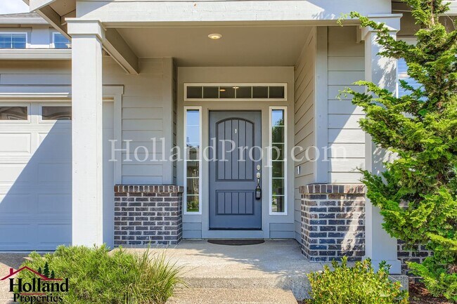 Building Photo - Spacious & Stylish Living in Hillsboro’s N...
