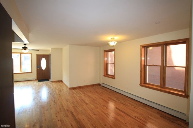 Building Photo - 80 Coffey St