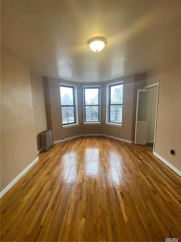 Primary Photo - 400 Elton St