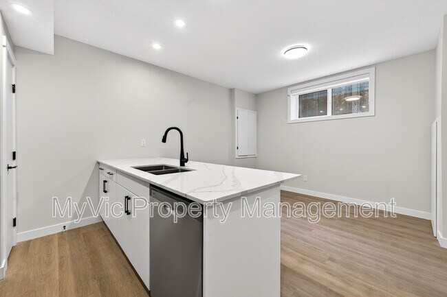 Photo du bâtiment - 10335-10135 135 St NW