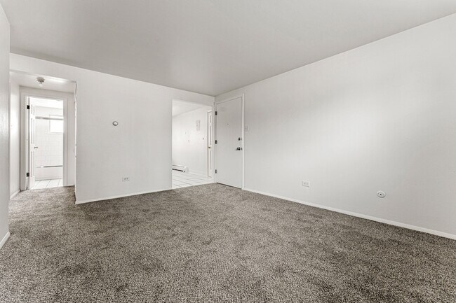Building Photo - 2316 S Linden Ct