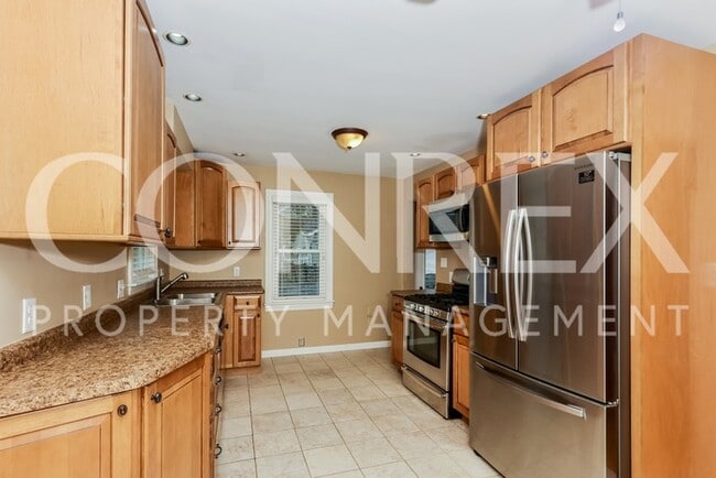 Building Photo - Charming 3 Bedroom with Industrial Look!